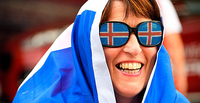 glad isländsk supporter