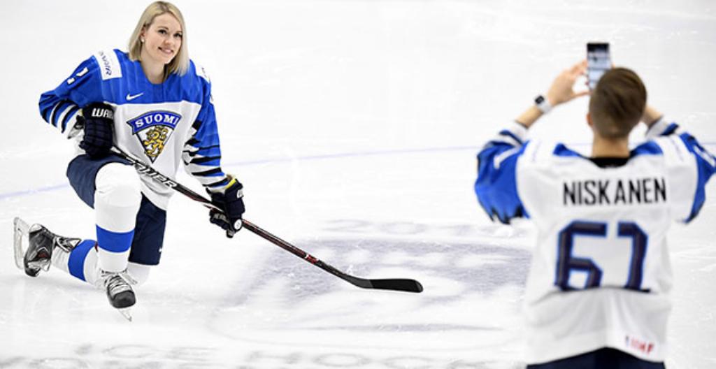 Finlands ishockeydamer kallas för damlejonen.