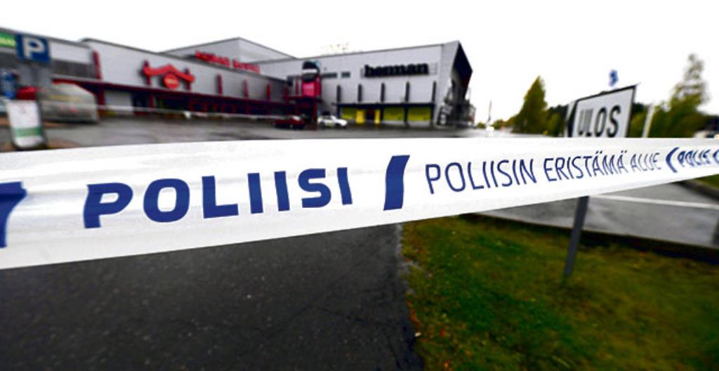 En 25-årig man gick till attack med kniv i en skola i Kuopio.