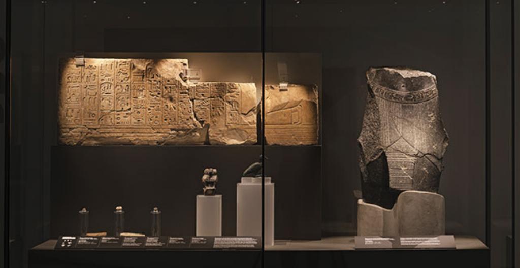De här gamla egyptiska föremålen finns på utställningen på Amos Rex
