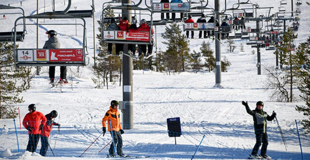 Utförsåkare i Ylläs som är en av de mest populära skidorterna i Finland. Yllästunturi ligger i västra Lappland. 