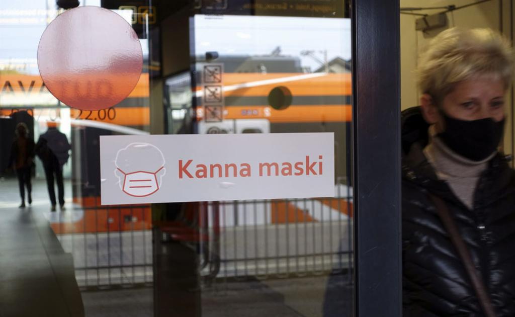 Kanna maski är estniska och betyder använd munskydd. I Estland måste man nu använda munskydd på offentliga platser som köpcenter och bibliotek.