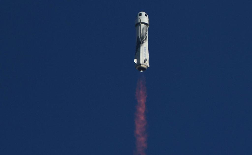 Rymdfarkosten RSS First Step flög 106 kilometer upp i rymden. Med på färden var 90-åriga skådespelaren William Shatner.