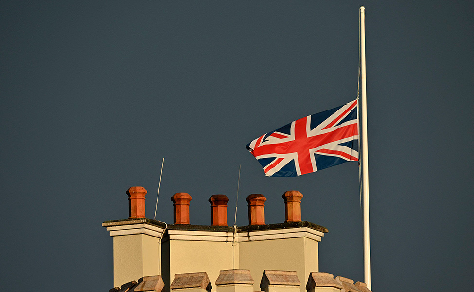 Det var sorgflaggning med flaggorna på halv stång i Storbritannien torsdagen den 8 september 2022 då drottning Elisabeth II dog.