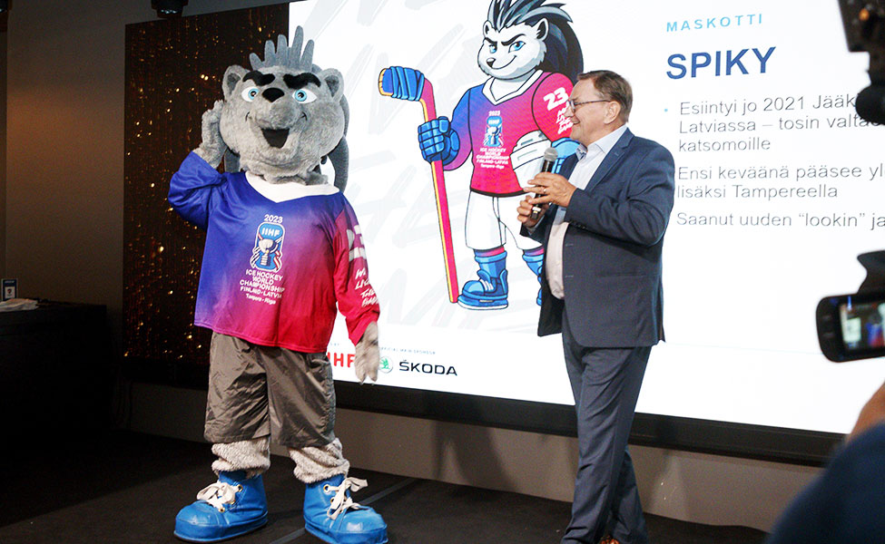 Till vänster ser vi Spiky som är maskot för världsmästerskapen i ishockey. 