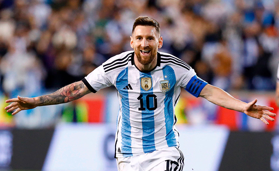 Lionel Messi sägs vara den bästa fotbollsspelaren genom tiderna.