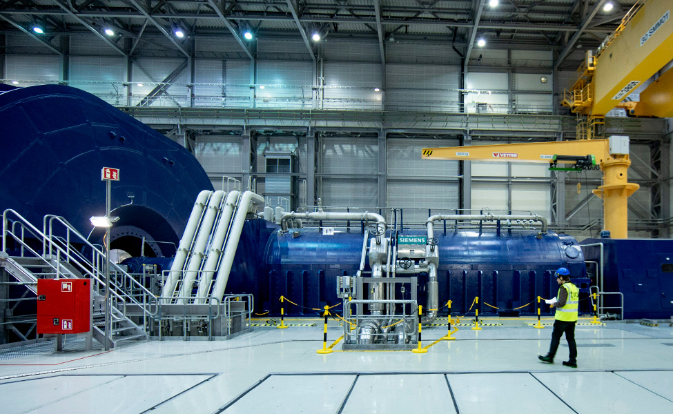 Bilden visar en generator i kärnkraftverket Olkiluoto 3. Generatorn omvandlar kärnkraft till elektricitet.
