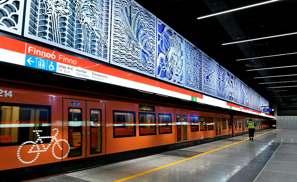 orangefärgat metrotåg