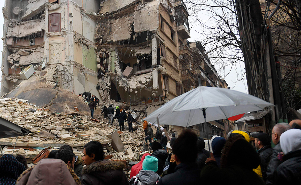 människor, rasade hus i Syrien. jordskalv.