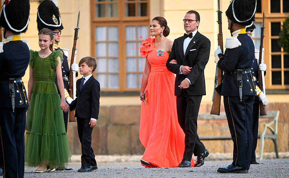 Svenska kronprinsessparet med barn.