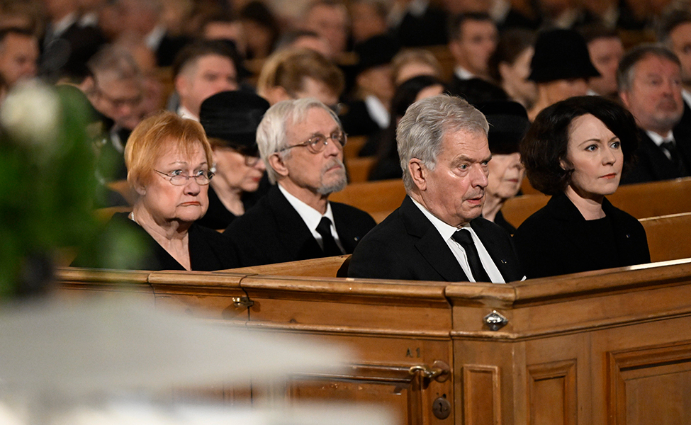 fler sörjande på Ahtisaaris begravning.
