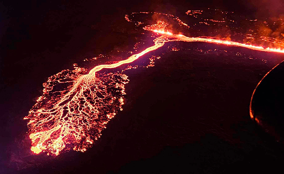 Flygbild av vulkanutbrott
