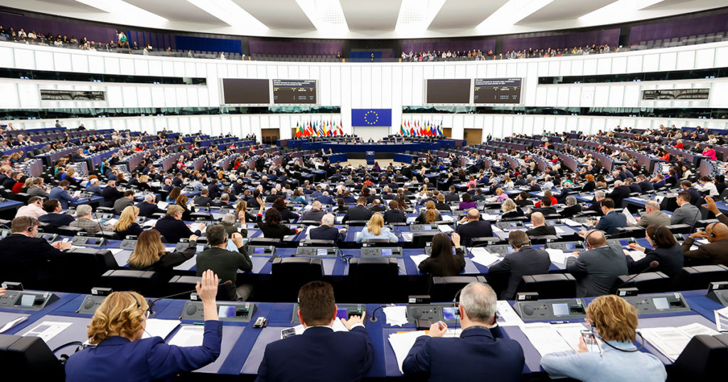 EU-parlamentet håller möten en gång per månad i parlamentsbyggnaden i staden Strasbourg i Frankrike. 
