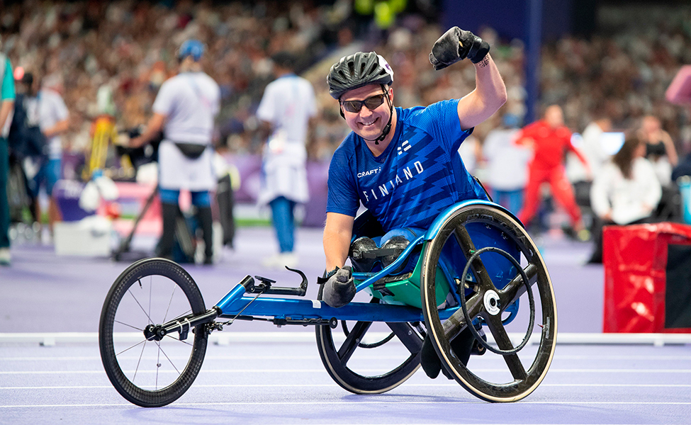 Toni Piispanen fick bronsmedalj på 100 meter rullstol i klassen T51. Tävlingen var den 6 september.