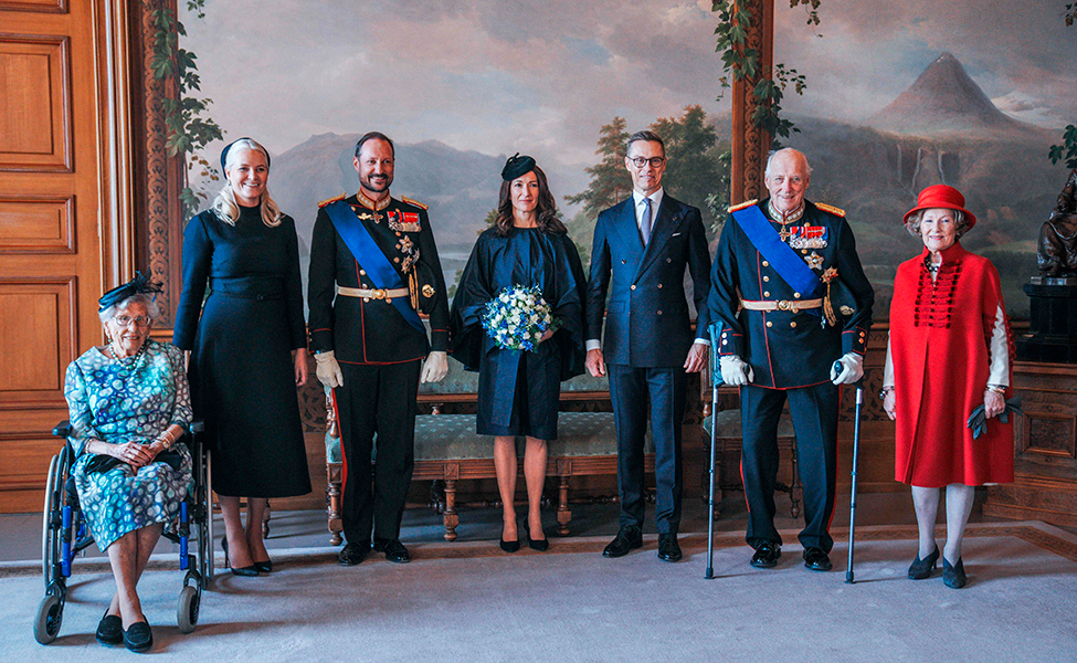 Norges kungliga familj och Finlands presidentpar.