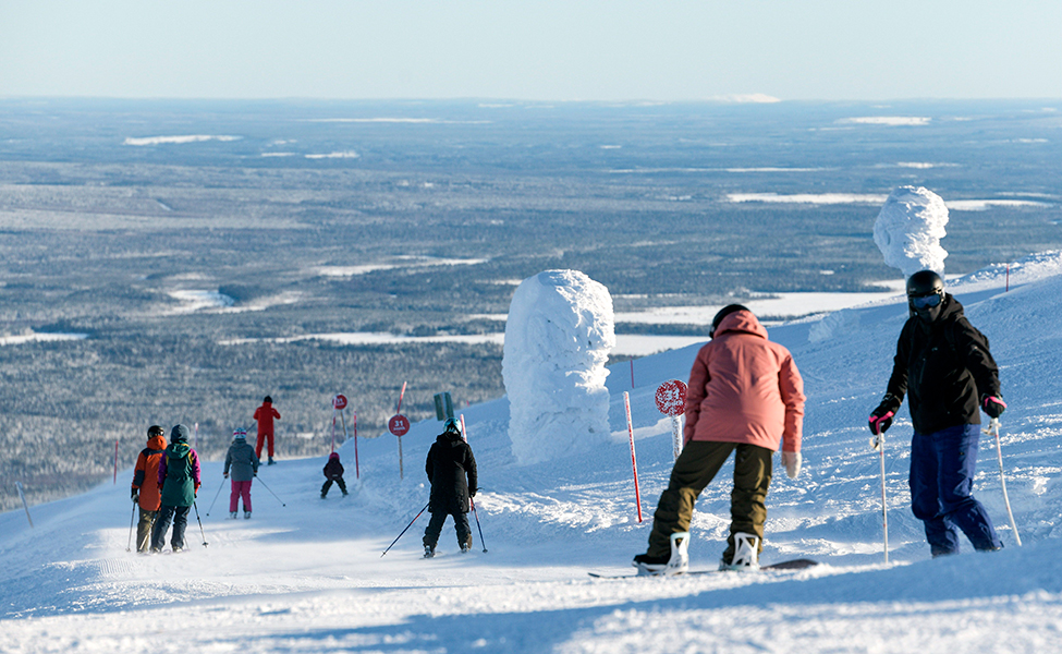 skidåkare i slalombacken