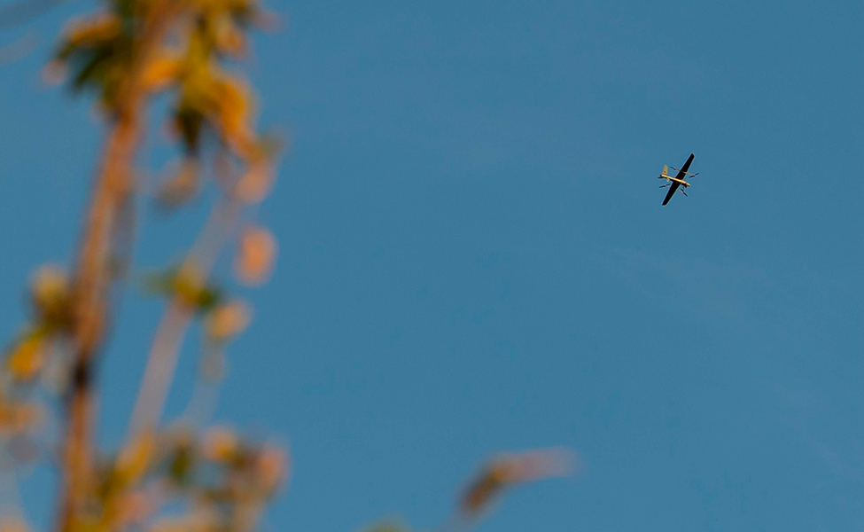 drönare uppe i luften