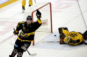 hockeyspelare på isen