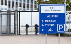 en port och en skylt