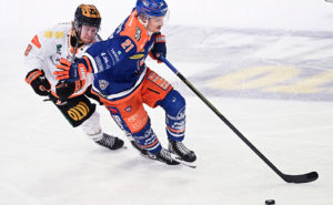 Ishockeyspelare på isen