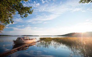 båt vid bryggan